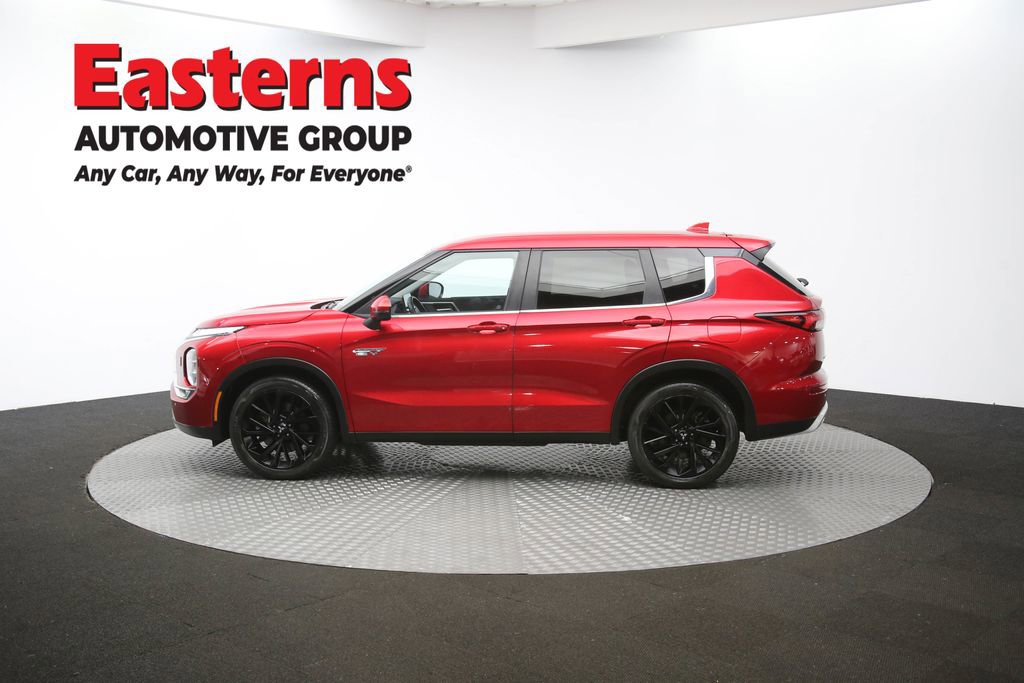 Used 2023 Mitsubishi Outlander SE image 59