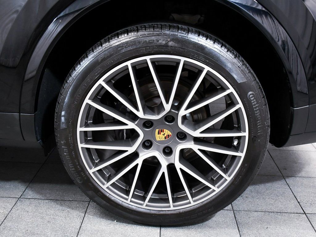 Used 2022 Porsche Cayenne Platinum Edition AWD/4WD image 8