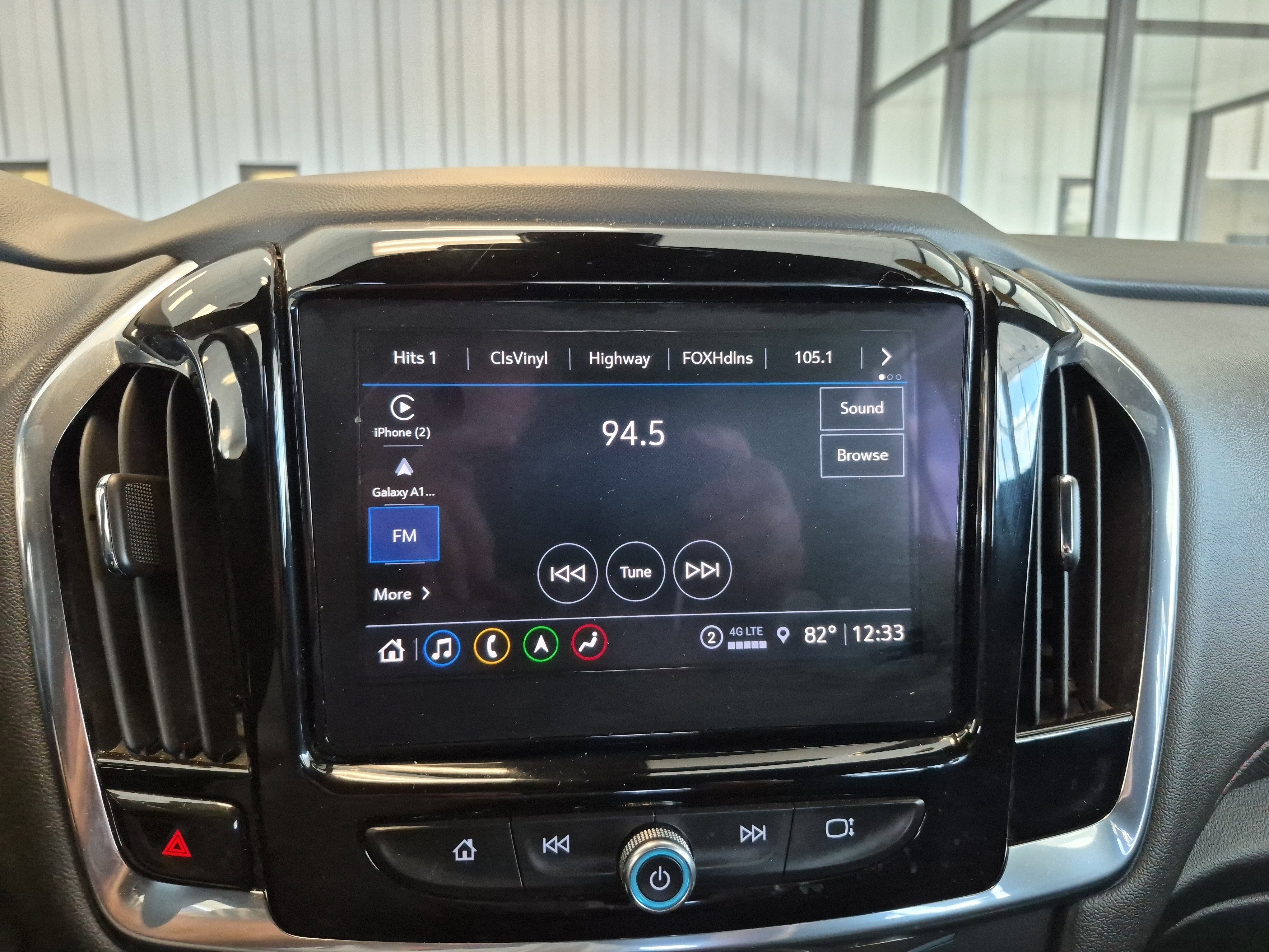 Used 2023 Chevrolet Traverse RS image 33