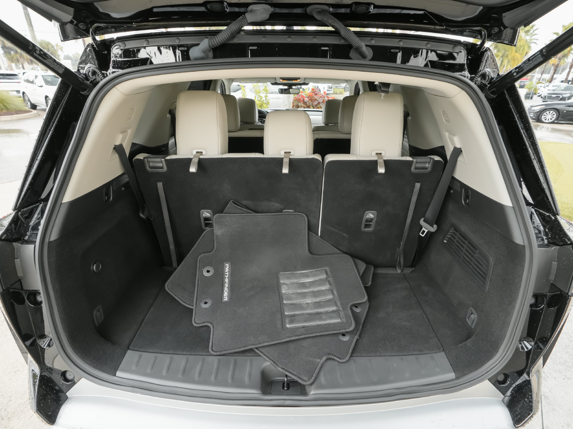 Used 2025 Nissan Pathfinder SL FWD image 27