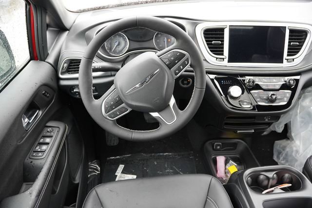 New 2026 Chrysler Pacifica Select image 14