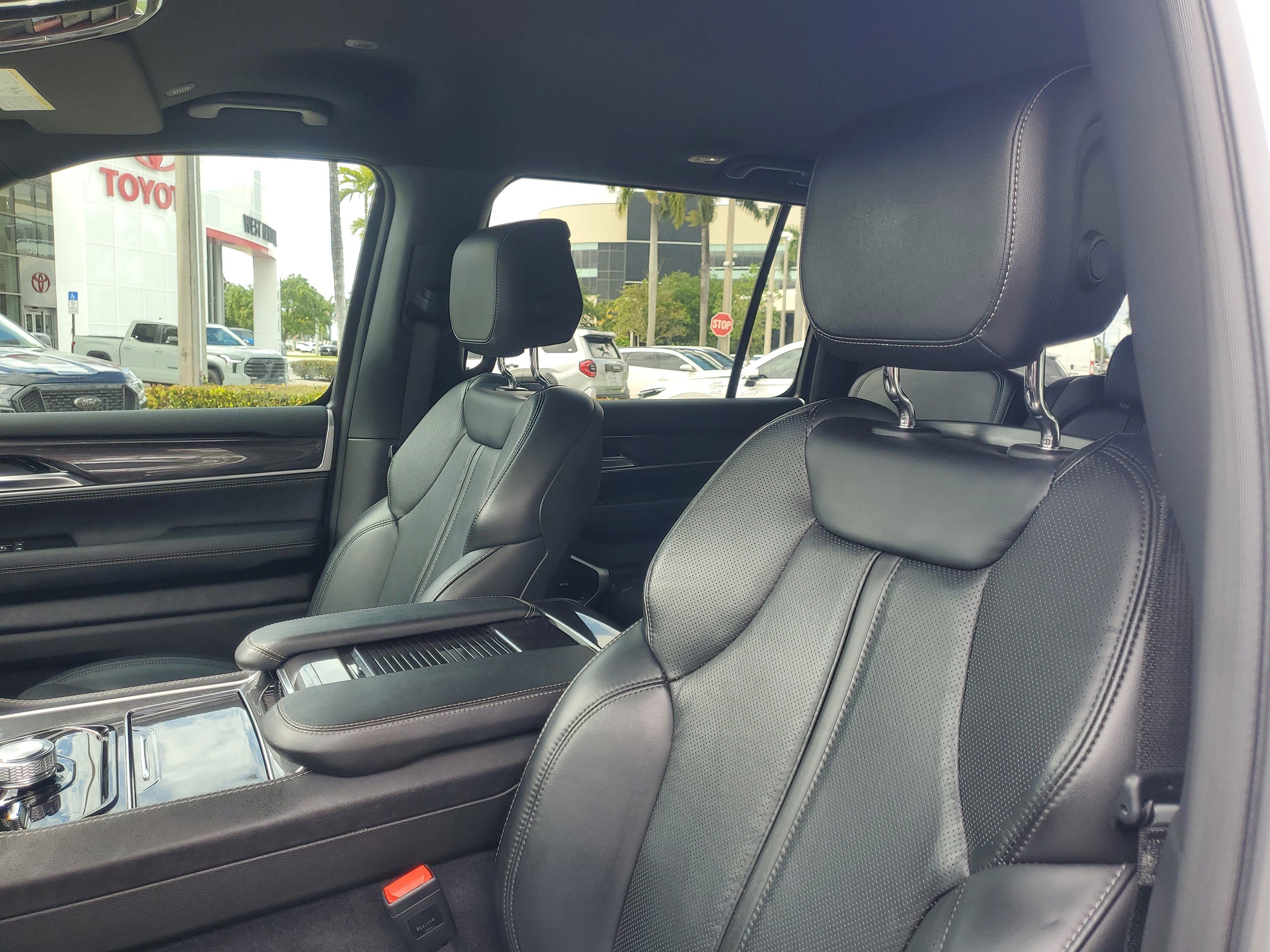 Used 2024 Jeep Wagoneer 4WD image 18