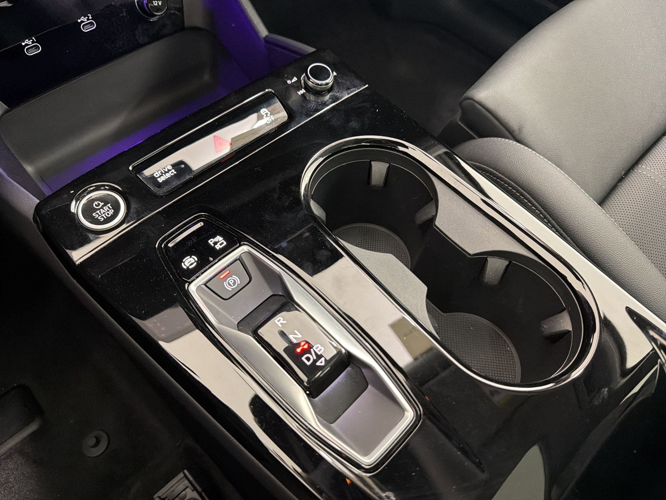 Used 2025 Audi Q6 e-tron Premium Plus w/ Premium Plus image 16