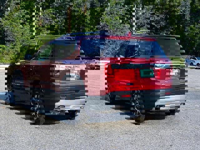 Certified 2022 GMC Acadia SLT w/ Technology Package image 5