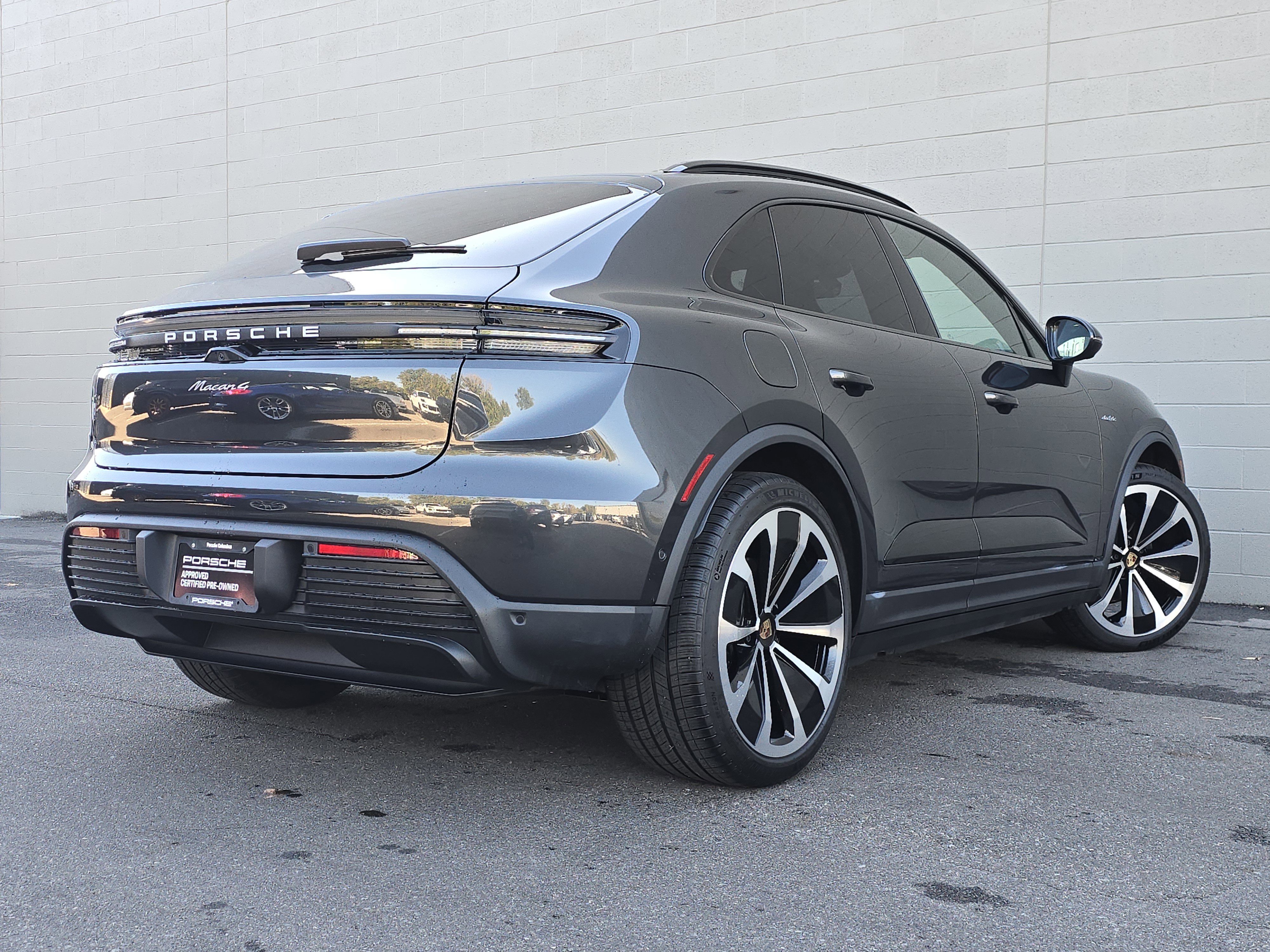 Certified 2024 Porsche Macan 4 Electric image 9
