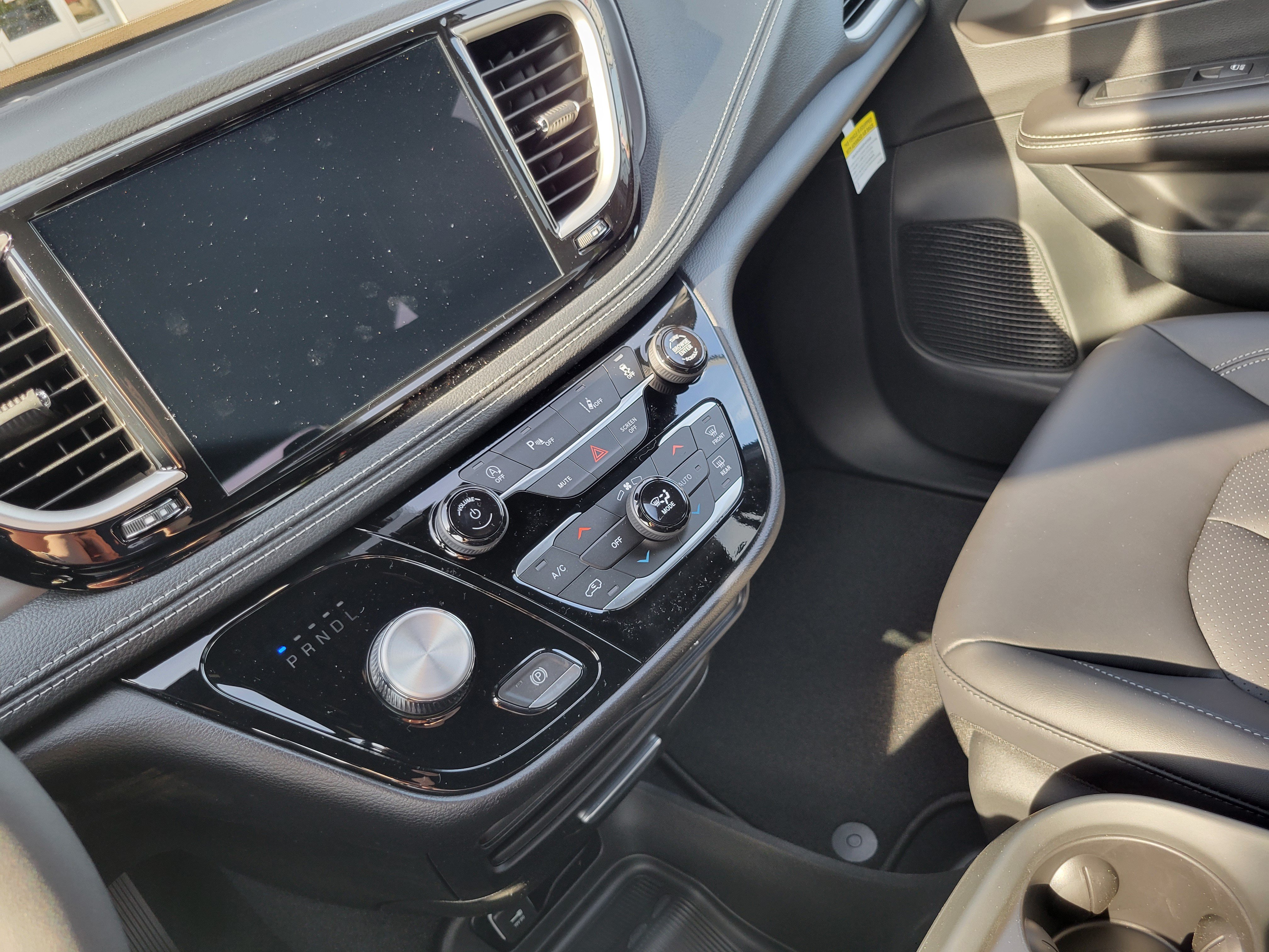 New 2027 Chrysler Pacifica Select FWD image 16
