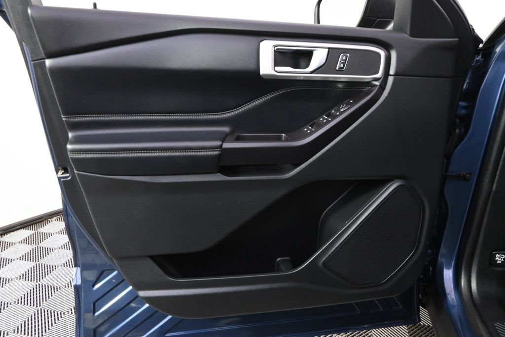 Used 2020 Ford Explorer XLT w/ Equipment Group 202A AWD/4WD image 22