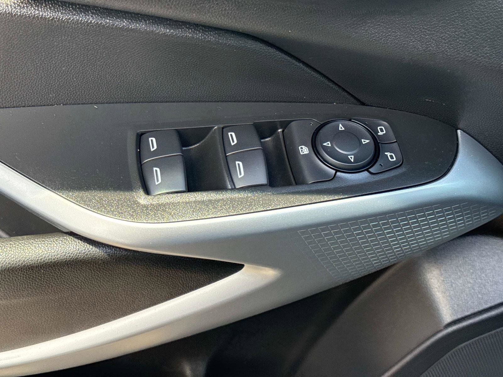 Used 2024 Chevrolet Trax RS w/ Driver Confidence Package image 17