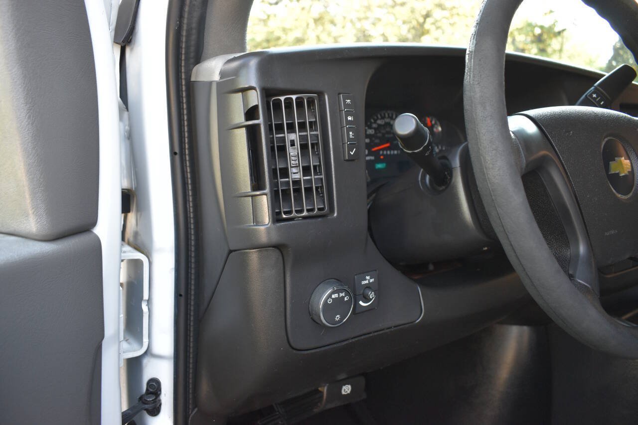 Used 2015 Chevrolet Express 2500 RWD image 19