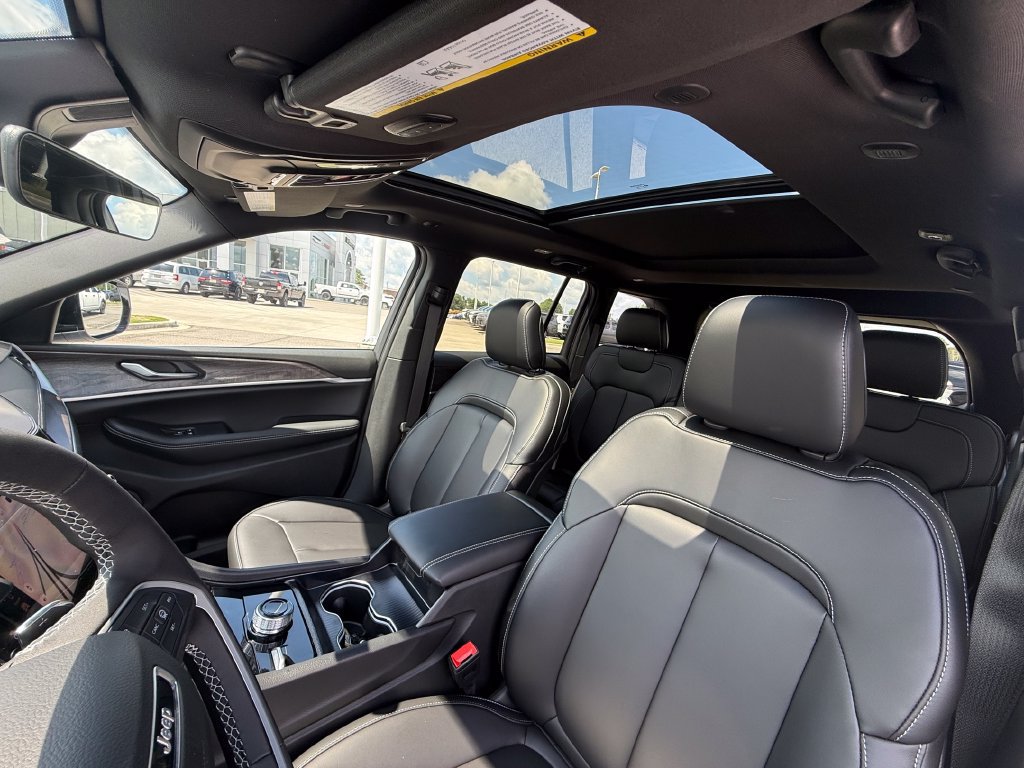 New 2026 Jeep Grand Cherokee Limited w/ Limited Altitude Package AWD/4WD image 21