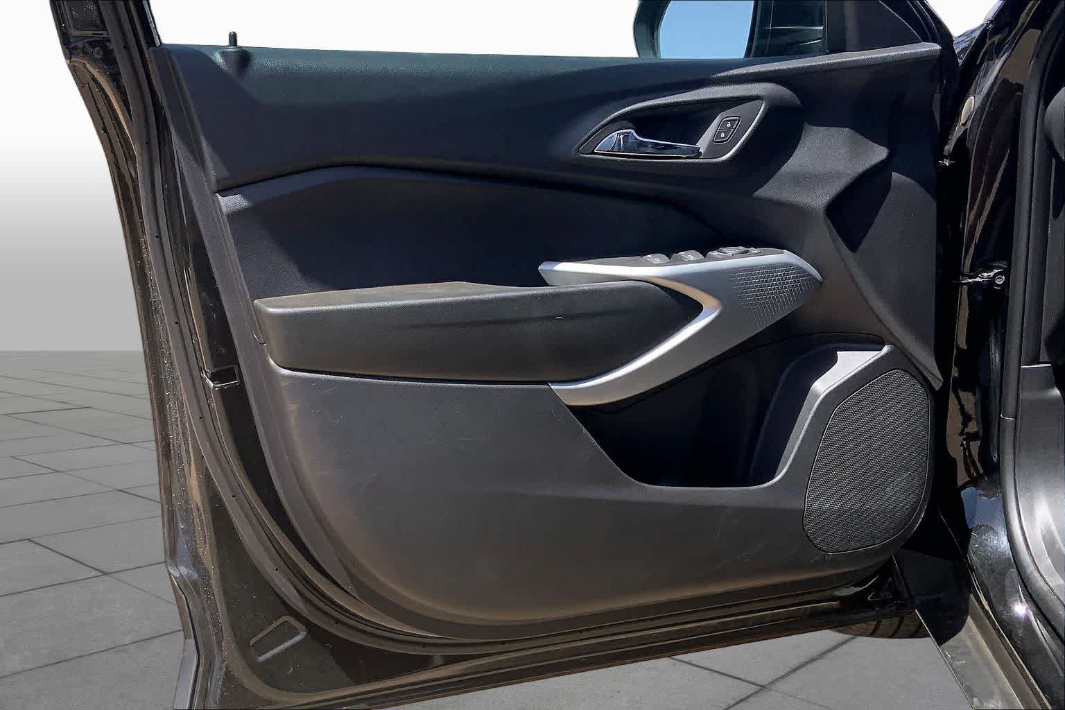 Used 2025 Chevrolet Trax LS FWD image 22