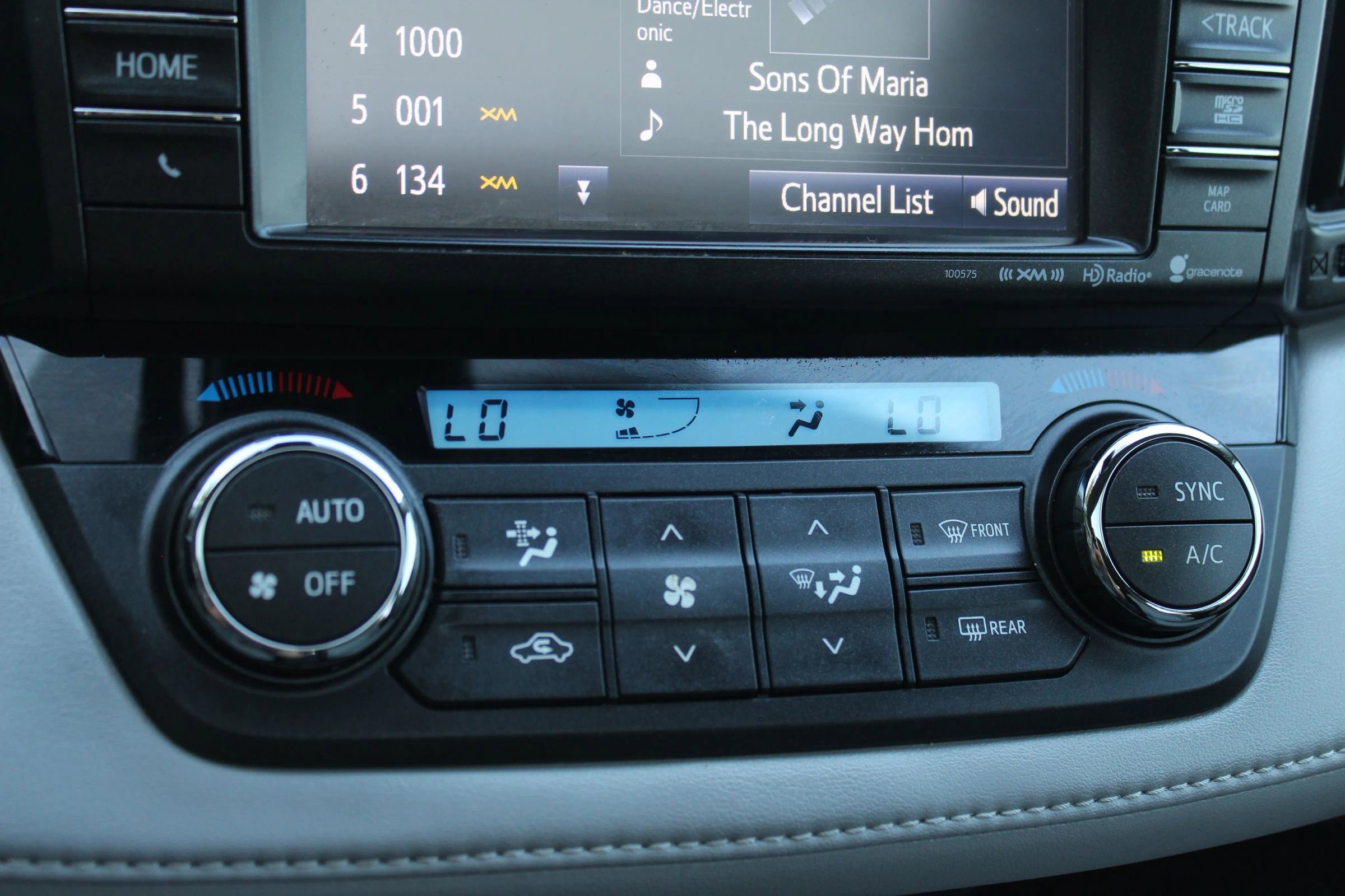 Used 2018 Toyota RAV4 XLE image 32