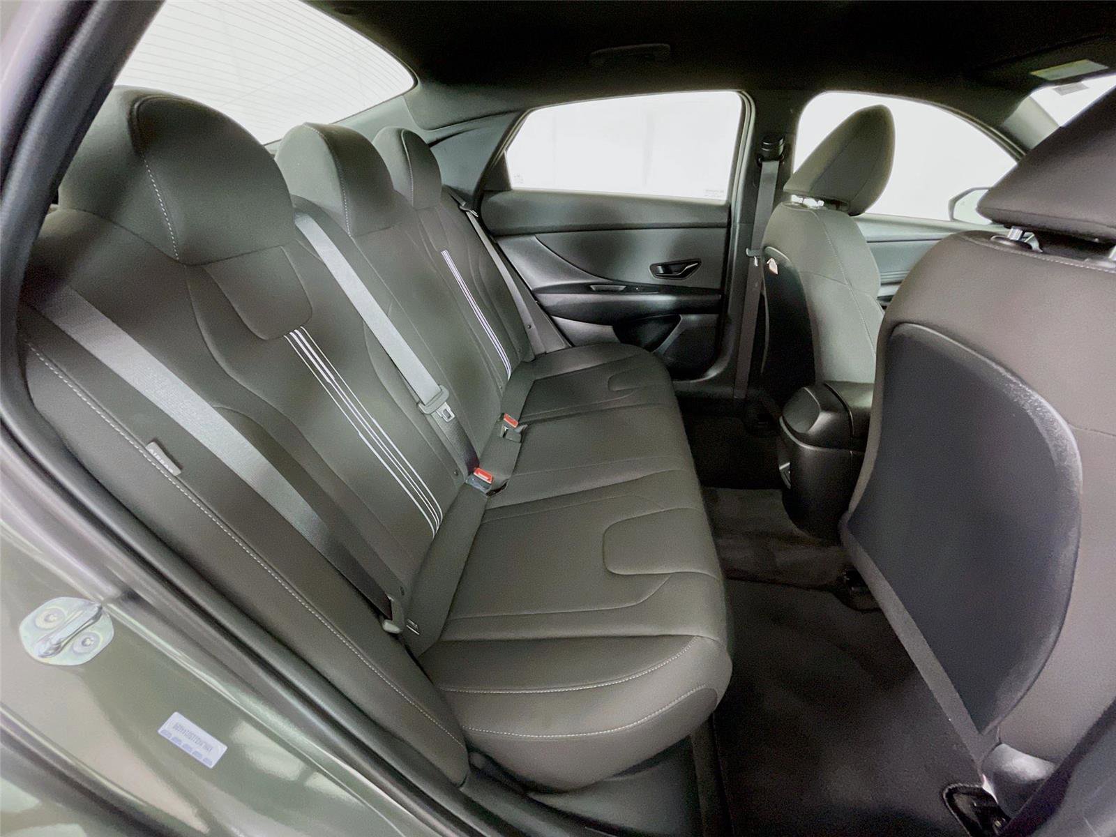 Certified 2025 Hyundai Elantra SEL FWD image 28