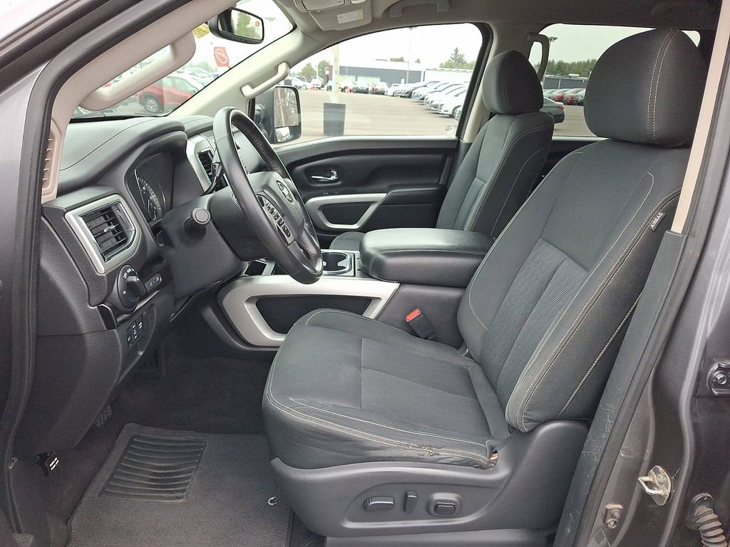 Used 2017 Nissan Titan SV image 14