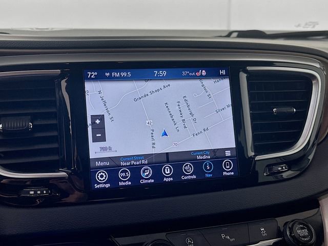 Used 2018 Chrysler Pacifica Touring-L Plus w/ Tire & Wheel Group image 14