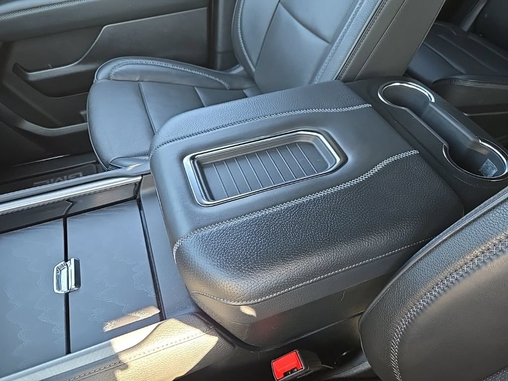 Used 2024 GMC Yukon XL Denali AWD/4WD image 35