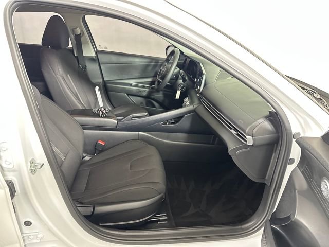 Used 2021 Hyundai Elantra SE image 28