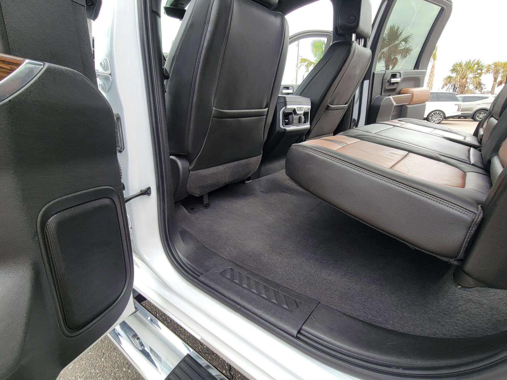 Used 2020 Chevrolet Silverado 3500 High Country image 36