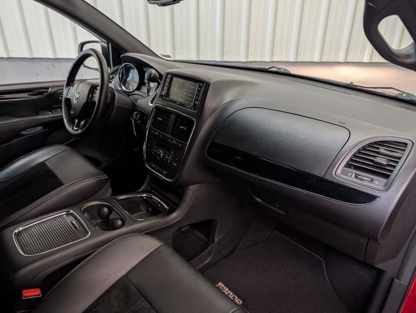 Used 2016 Dodge Grand Caravan SXT FWD image 5