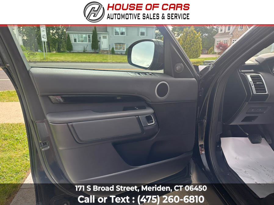 Used 2017 Land Rover Discovery SE image 34