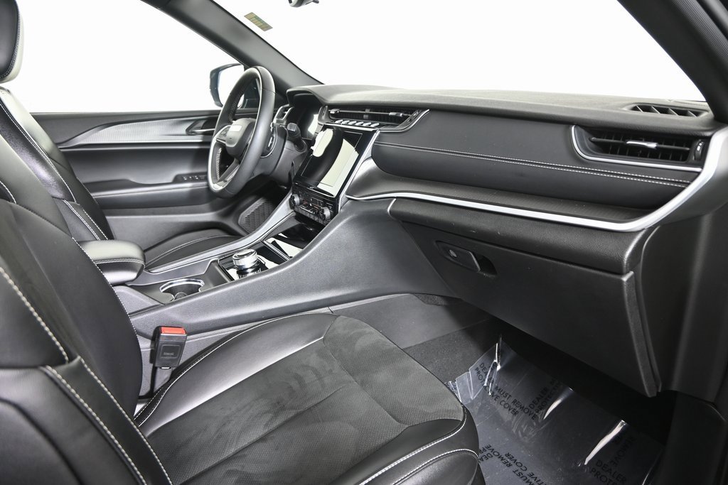 Used 2024 Jeep Grand Cherokee Altitude image 14