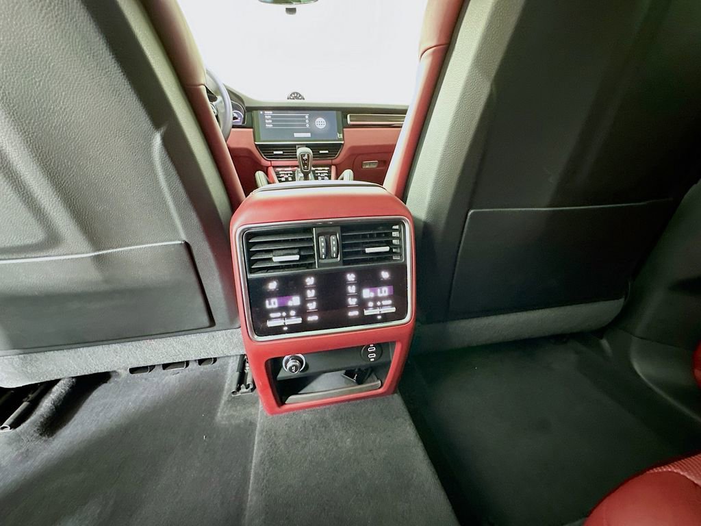 Used 2023 Porsche Cayenne Turbo image 27