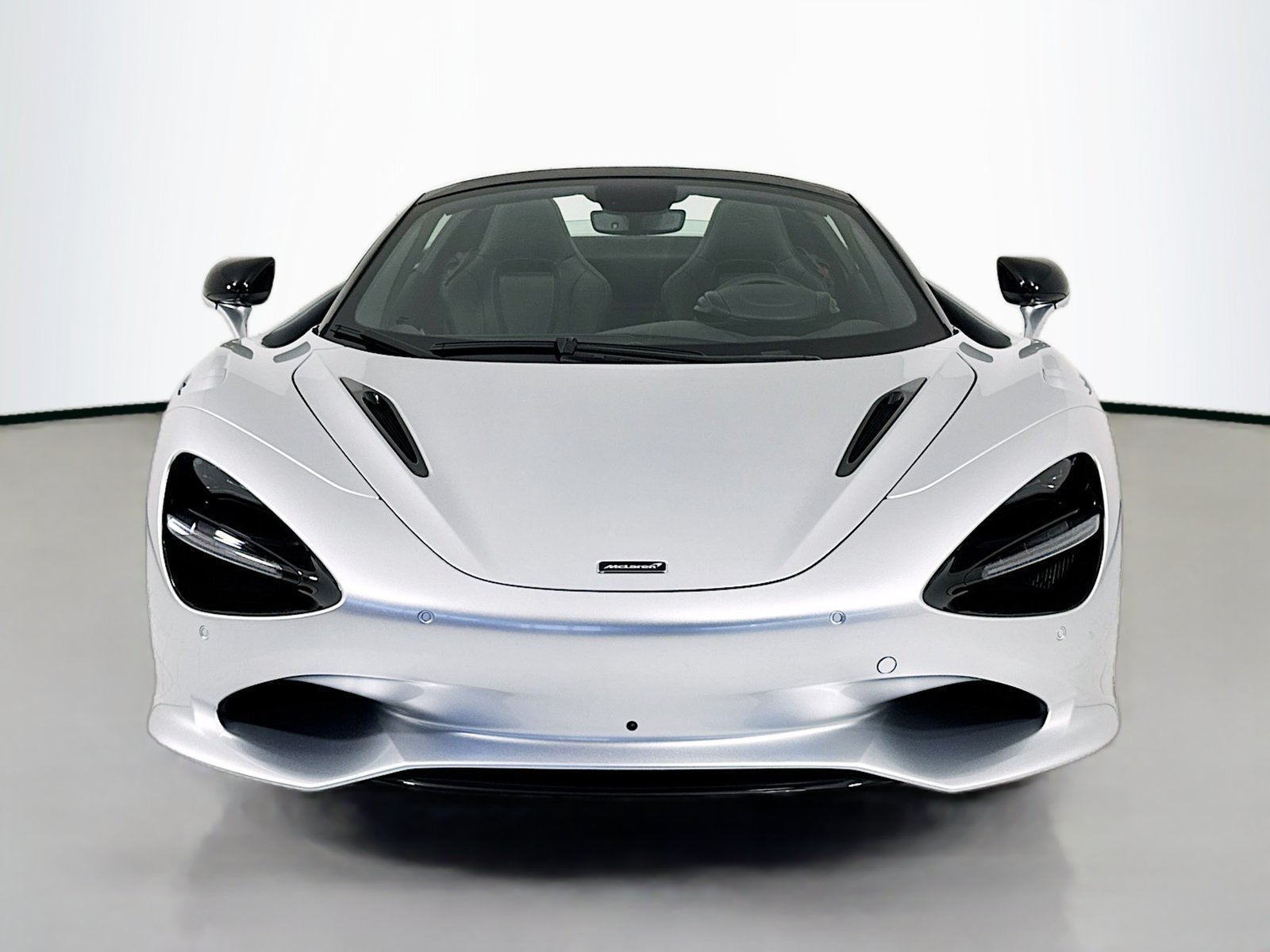 Used 2026 McLaren 750S Spider RWD image 2