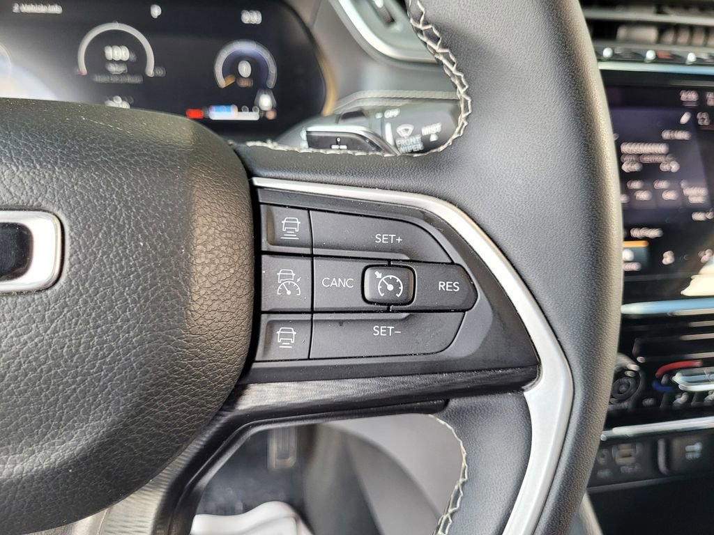 Used 2023 Jeep Grand Cherokee L Laredo AWD/4WD image 23