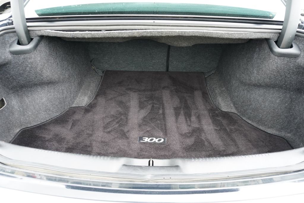 Used 2016 Chrysler 300 C RWD image 29