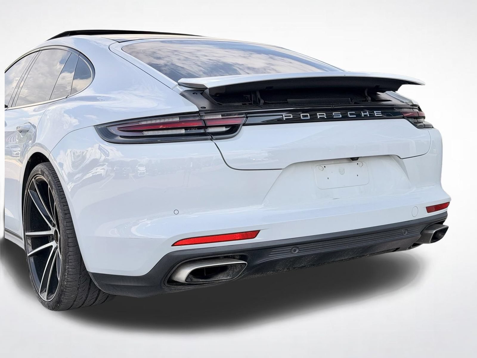 Used 2018 Porsche Panamera w/ Premium Package Plus RWD image 4