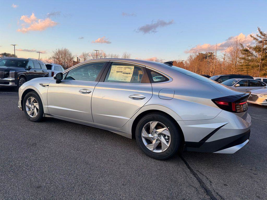 New 2026 Hyundai Sonata SE FWD image 2