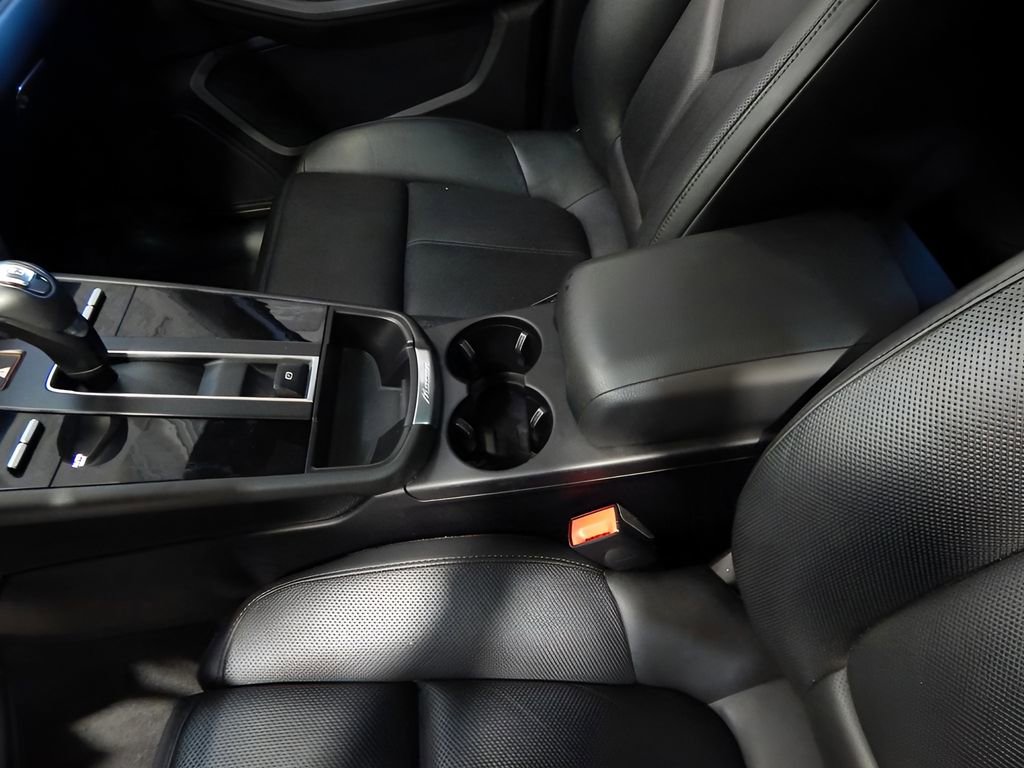 Used 2022 Porsche Macan image 19