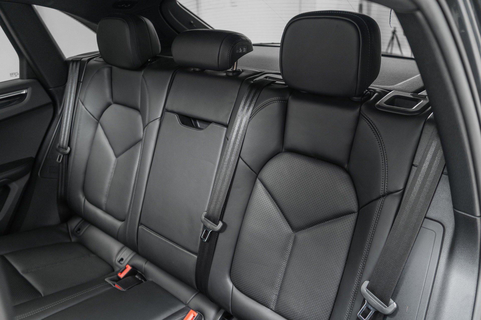 Used 2023 Porsche Macan image 16