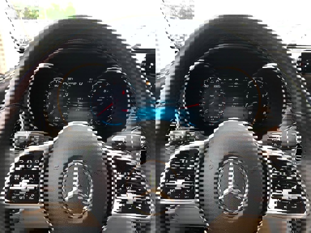 Used 2021 Mercedes-Benz GLC 300 4MATIC w/ Multimedia Package image 18