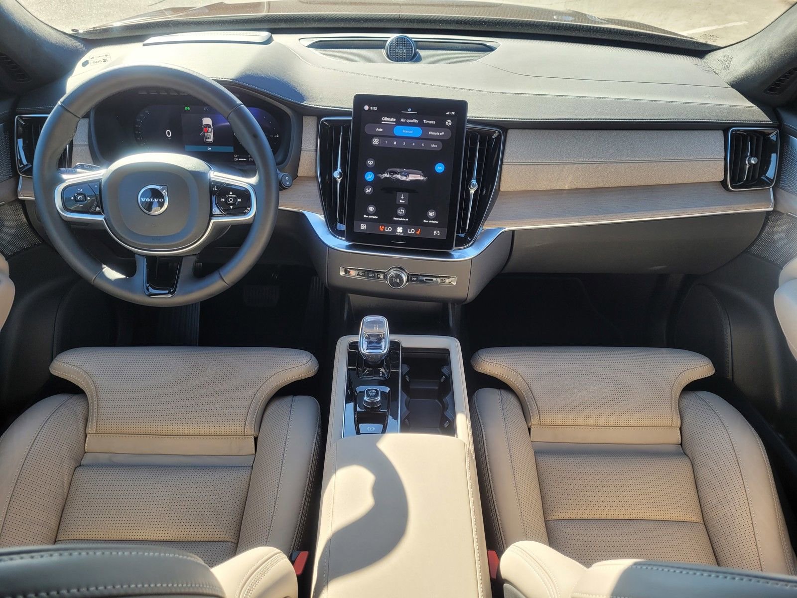 Certified 2025 Volvo XC90 T8 Ultra AWD/4WD image 14