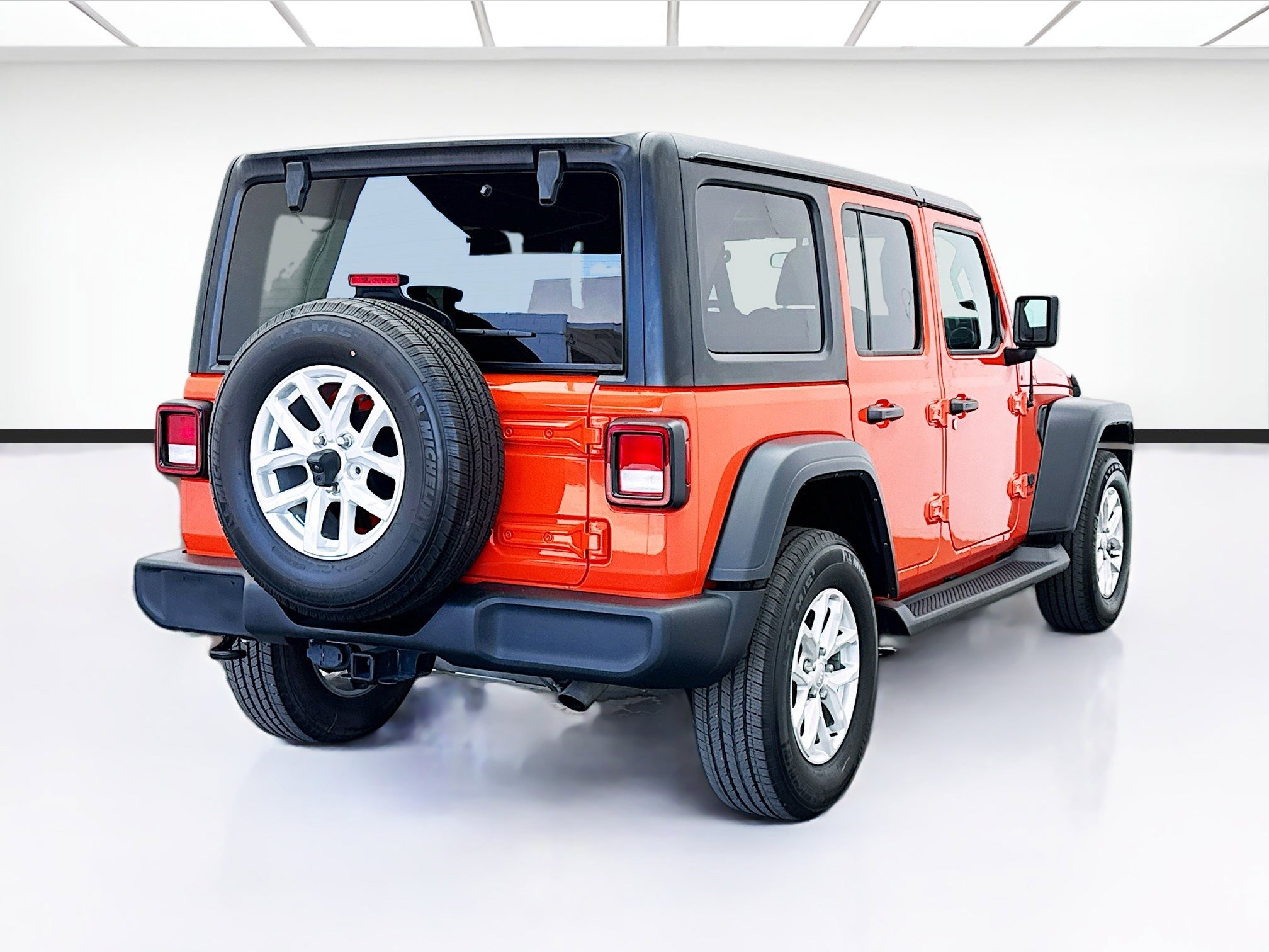 Used 2023 Jeep Wrangler Sport S image 4