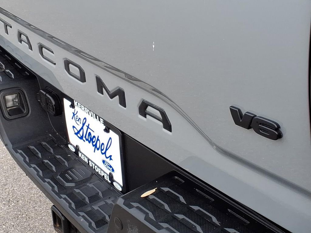 Used 2019 Toyota Tacoma TRD Off-Road w/ TRD Premium Off Road Package image 11
