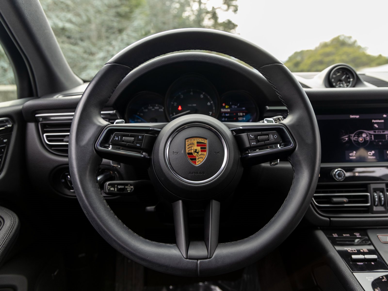 Certified 2023 Porsche Macan image 29