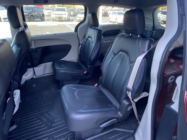 Used 2021 Chrysler Pacifica Touring-L w/ Premium & Safety Sphere Group image 22