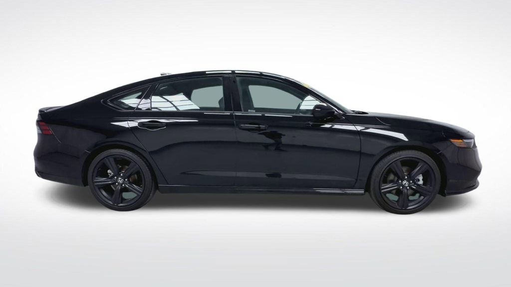 Used 2025 Honda Accord Sport image 9