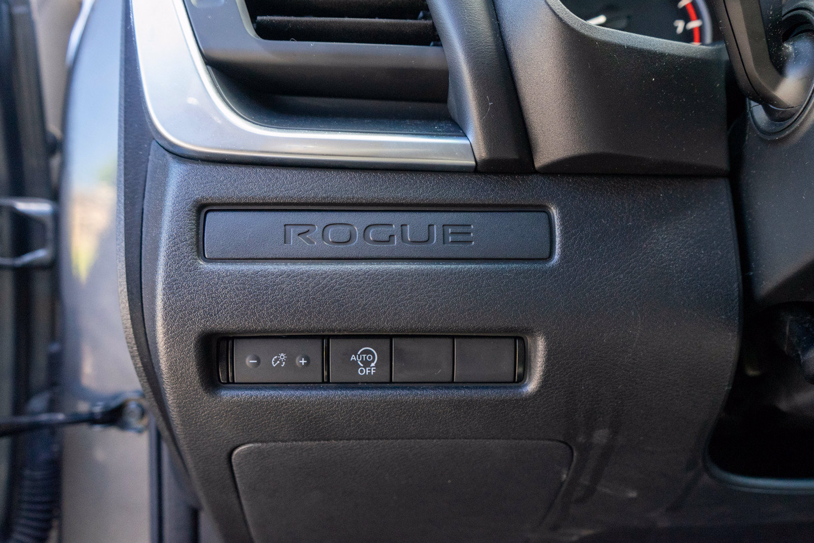 Used 2023 Nissan Rogue S AWD/4WD image 15