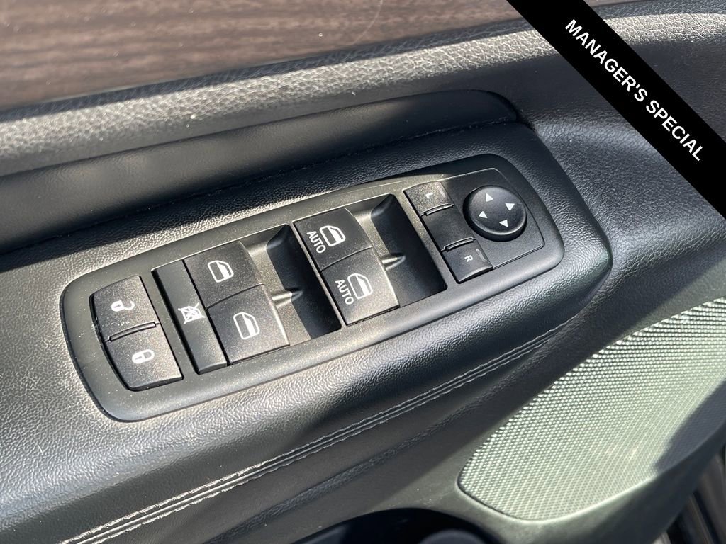Used 2014 Jeep Grand Cherokee Altitude AWD/4WD image 11