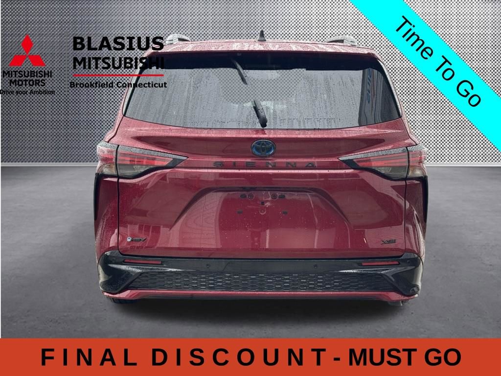 Used 2025 Toyota Sienna XSE w/ XSE Plus Package FWD image 7