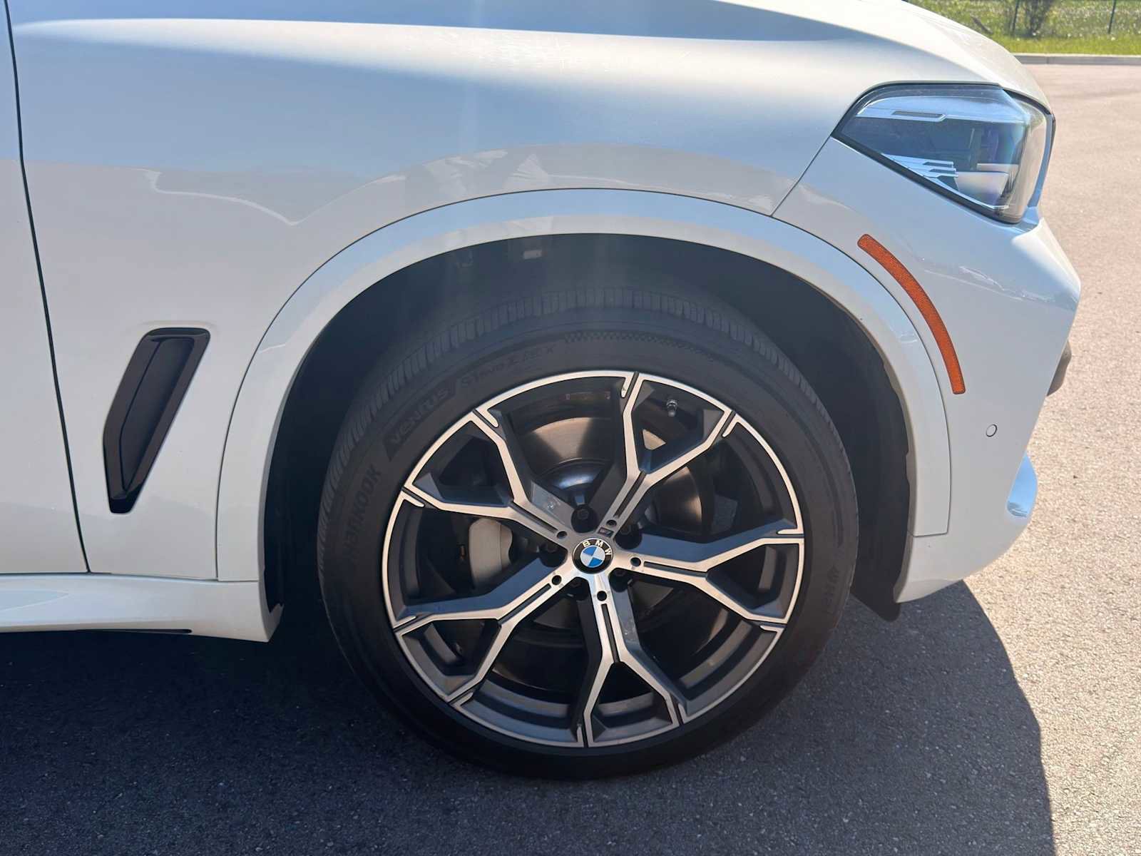 Used 2020 BMW X5 xDrive40i w/ M Sport Package AWD/4WD image 11