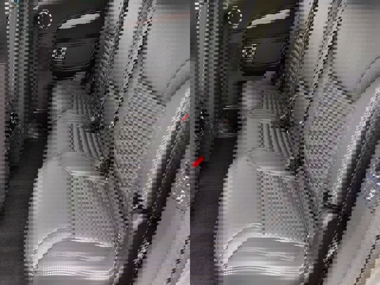 Used 2025 Land Rover Discovery Dynamic SE image 20