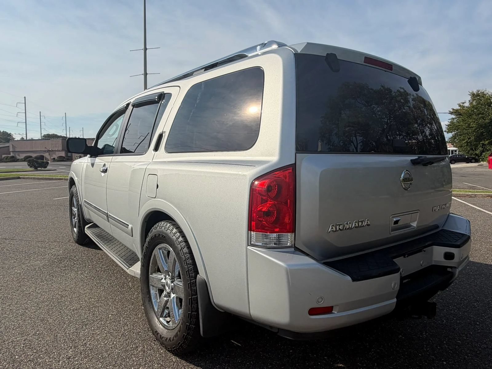 Used 2011 Nissan Armada Platinum w/ 2nd Row Captain Seat Pkg AWD/4WD image 5