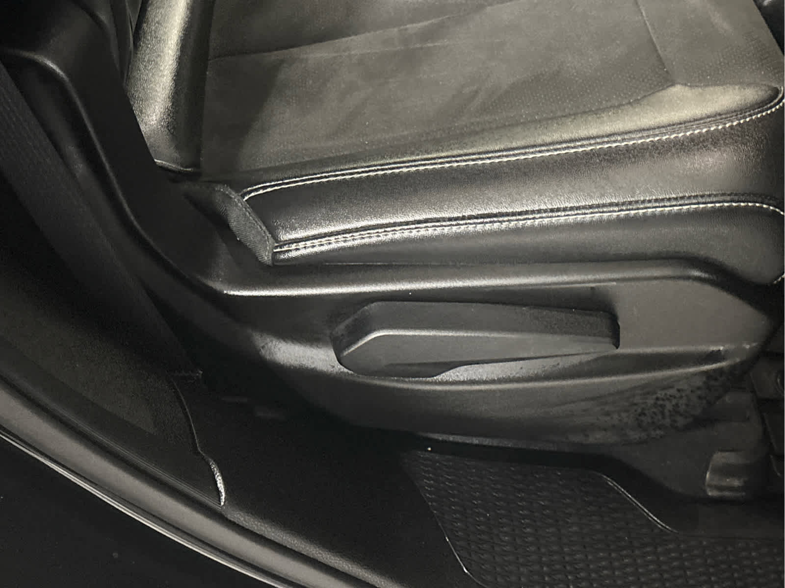 Used 2023 Jeep Grand Cherokee L Laredo image 31