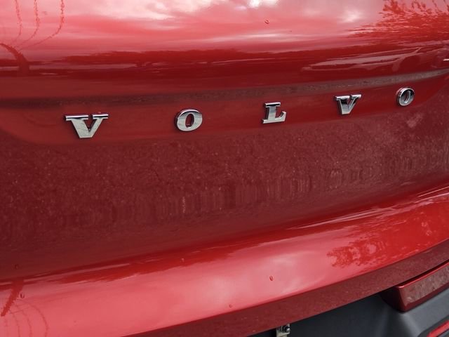 Used 2023 Volvo XC40 B5 Plus image 10