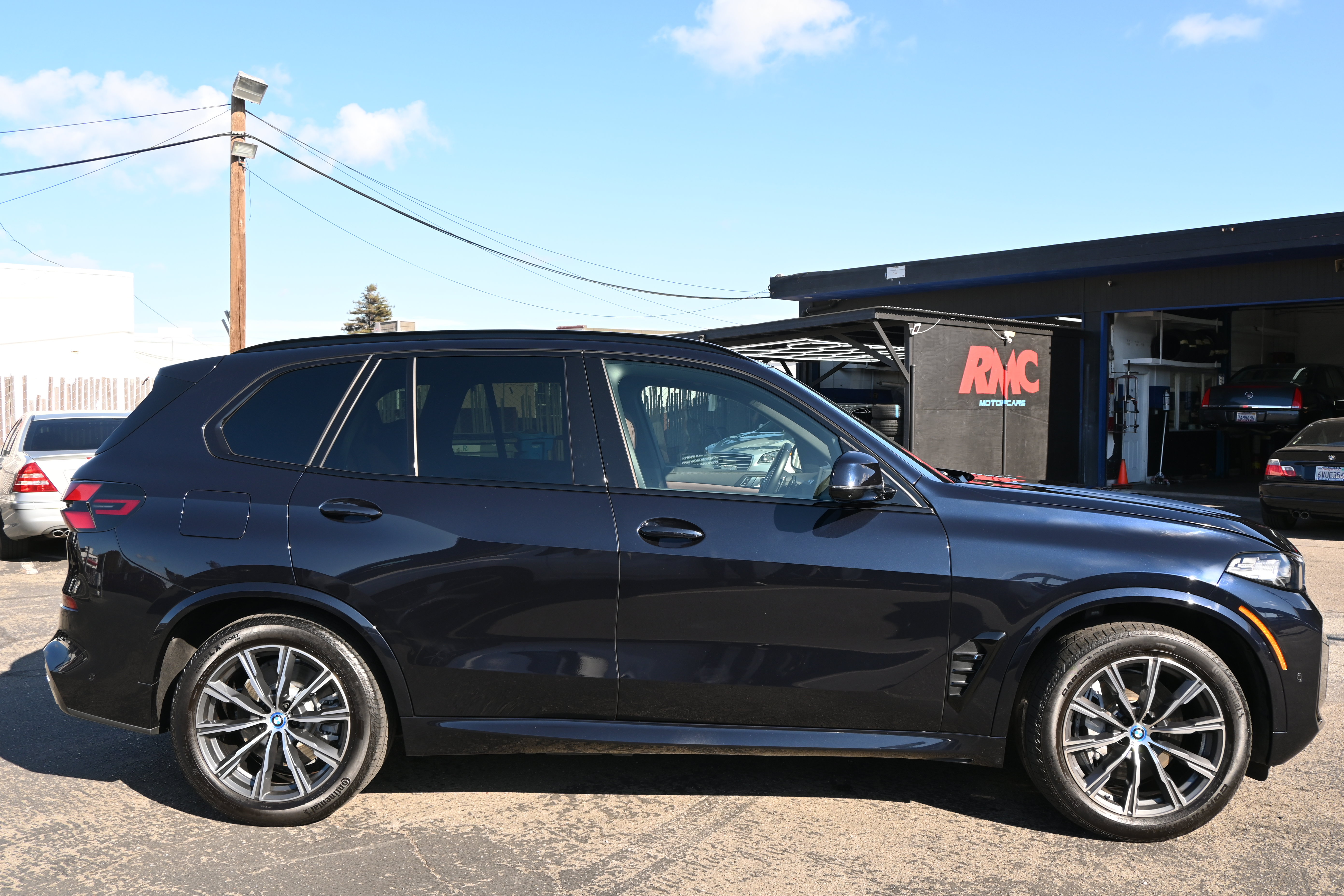 Used 2024 BMW X5 xDrive50e w/ M Sport Package AWD/4WD image 6