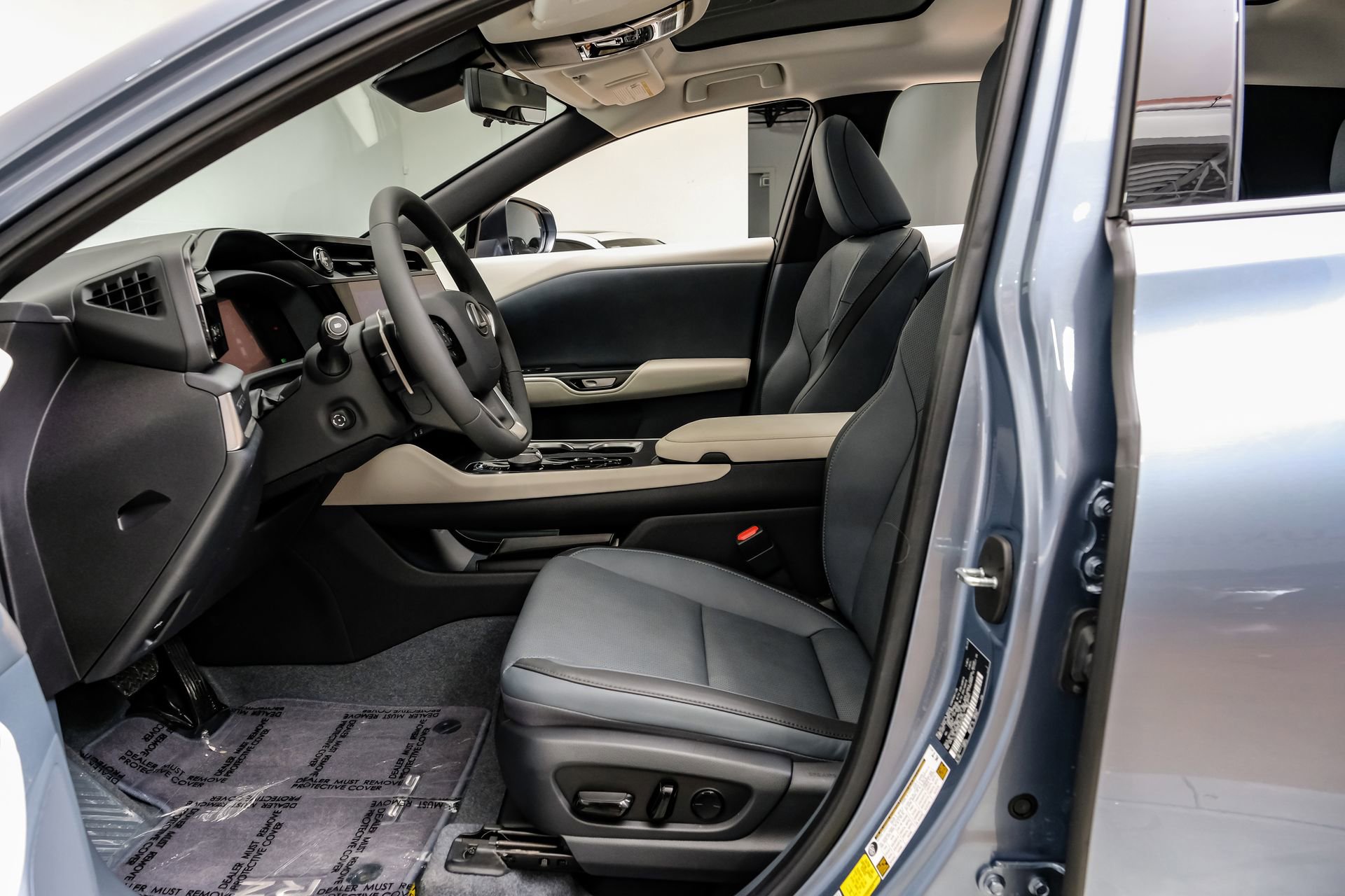 Used 2023 Lexus RZ 450e Premium image 4